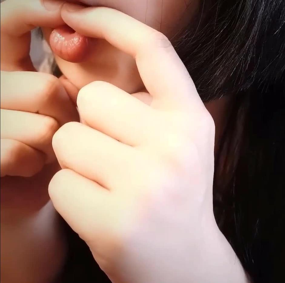 0704144539.jpg 小羊喵 舰长ASMR 福利 床上视角~打滚啾咪