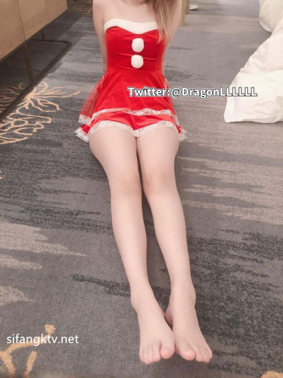 继续继续 推特大神又一个 Dragon 高价福利,多位颜值女主群P淫乱,大方露脸 推特九万粉 1.66G-bt